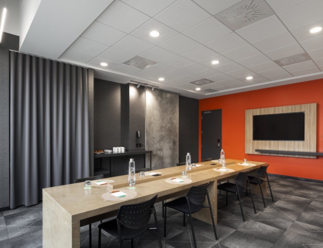 Alt Hotel Saskatoon - Alt Hotel Meeting Room - Orange