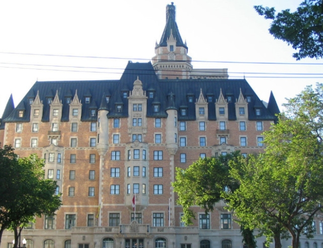 Delta Hotels by Marriott Bessborough – Besborough Outside