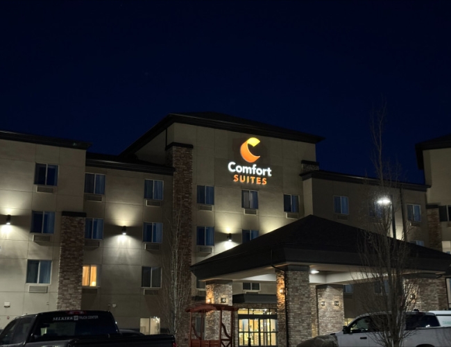 Comfort Suites Saskatoon - Night Time Shot