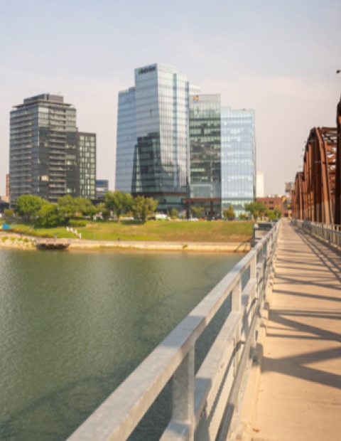 city view from bridge 