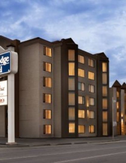 Travelodge Hotel by Wyndham Saskatoon – Travelodge Exterior